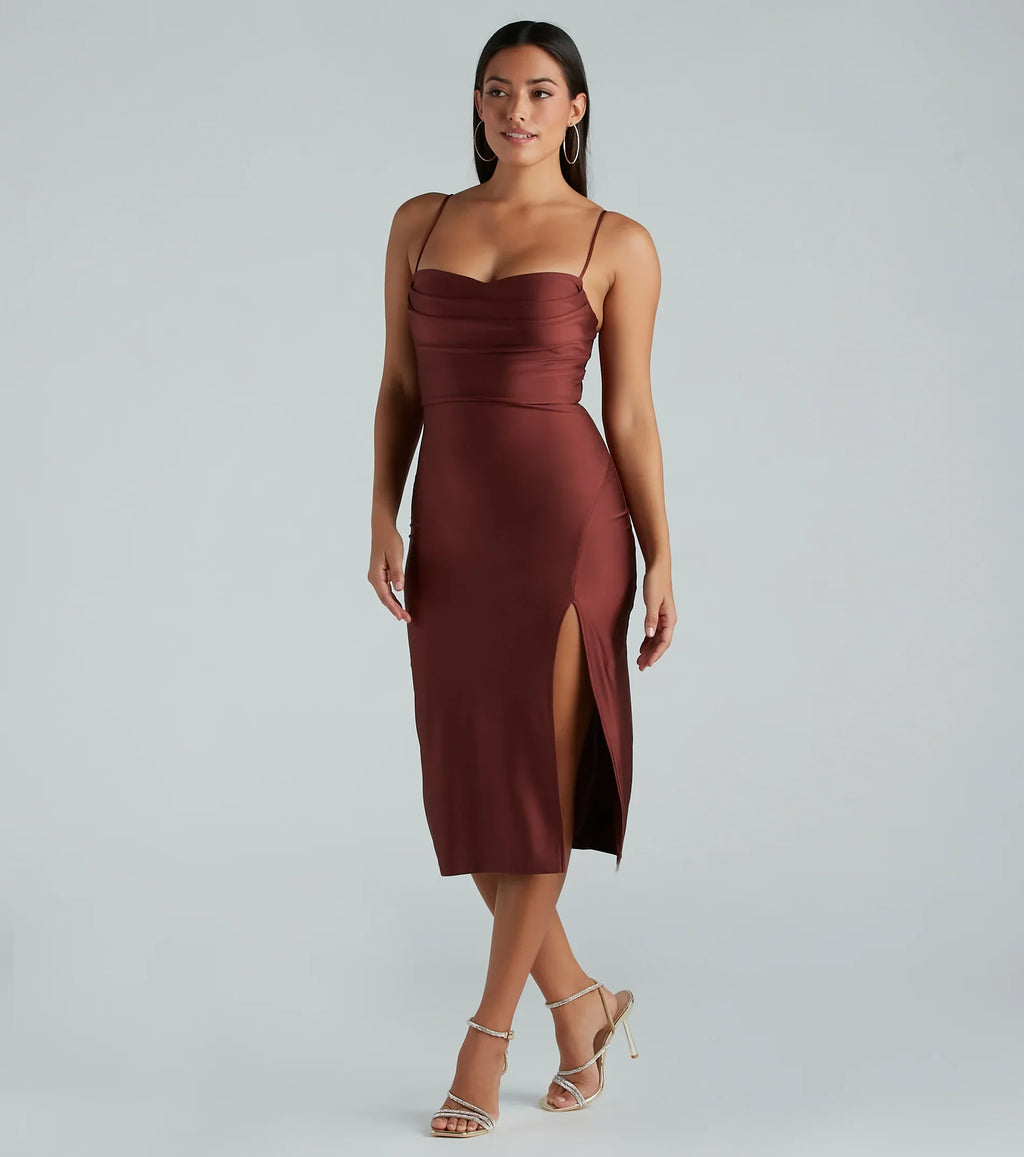 Abito Midi Elegante E Sinuoso Con Spacco Alto