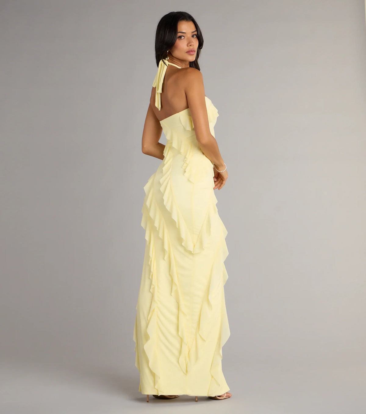 Abito formale Blake con scollo all'americana, mesh, spacco e volant