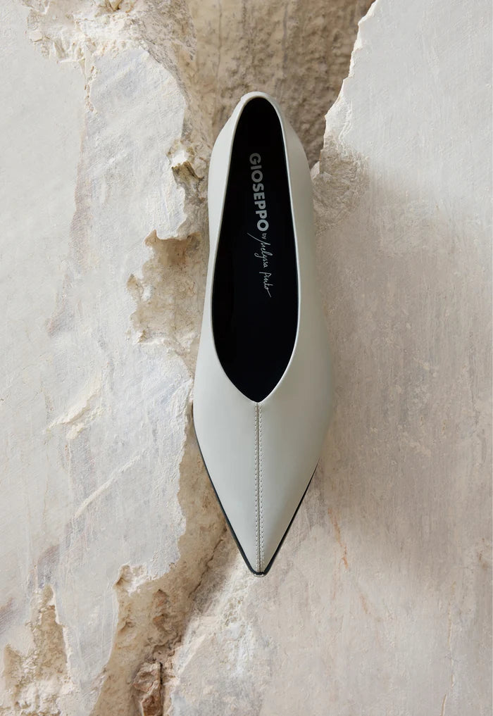 GREY LEATHER HEEL SHOES BY MELYSSA PINTO