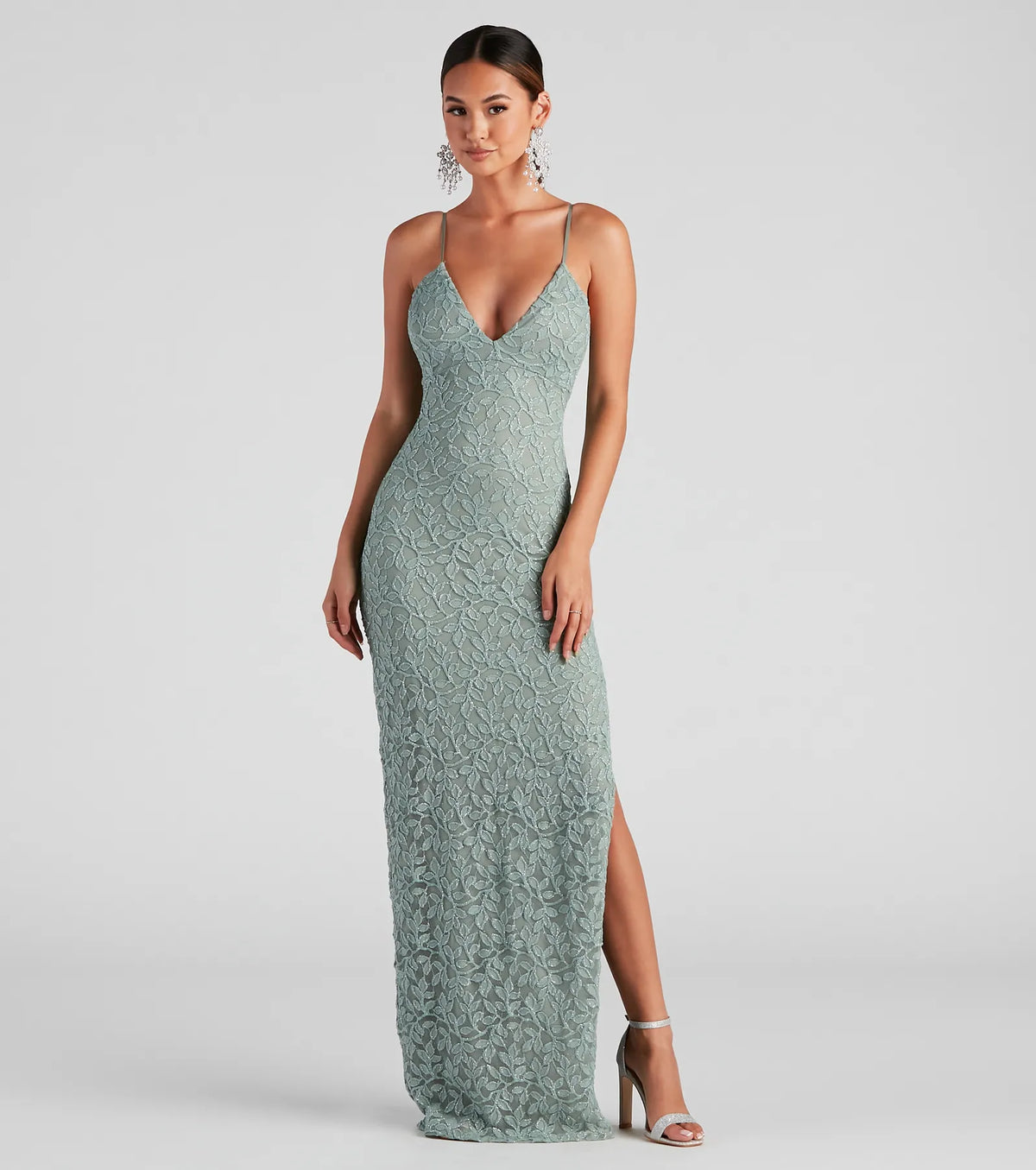 Vestido de Gala Marylou com Decote em V Profundo e Renda em Tule
