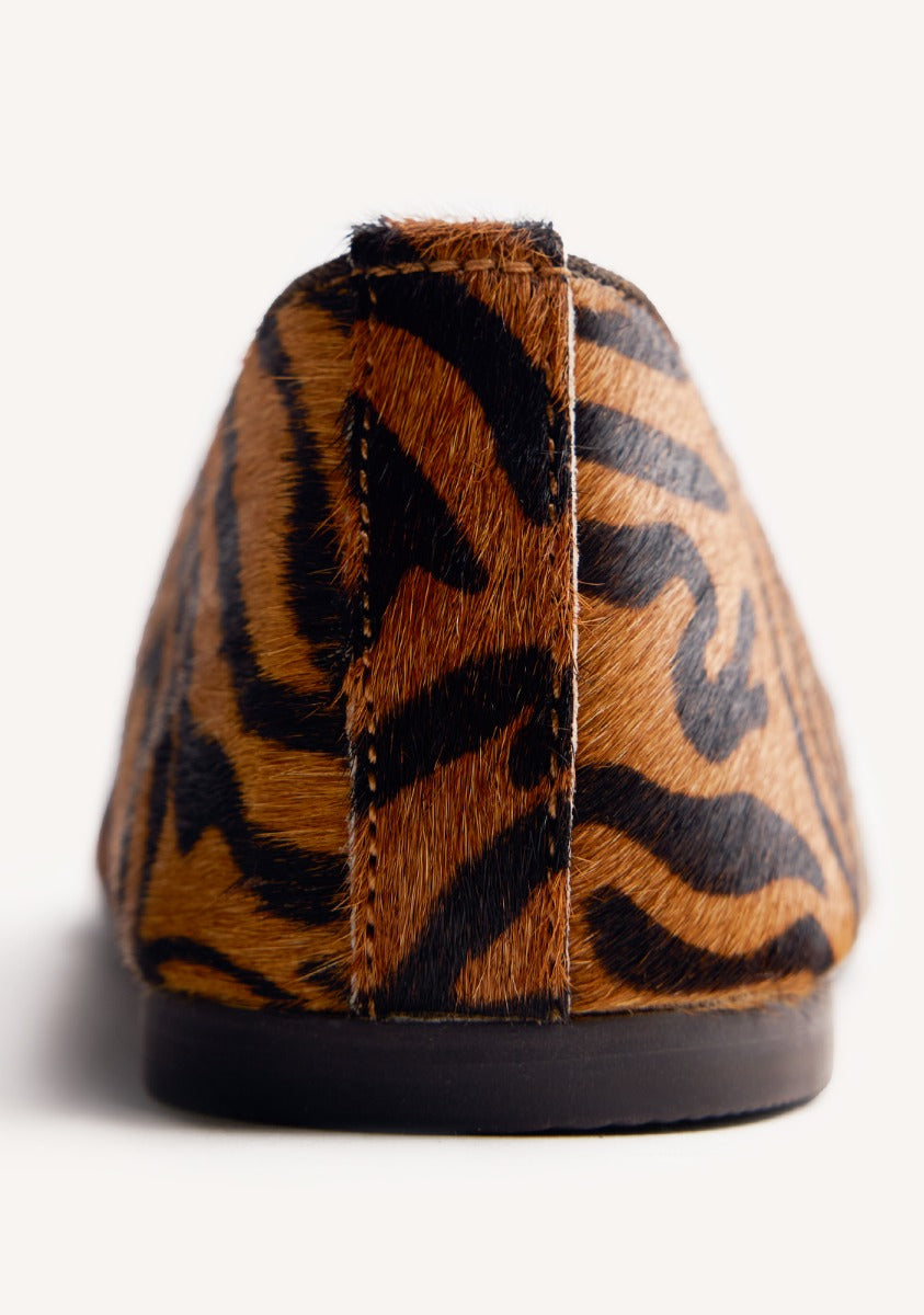 ANIMAL PRINT LEATHER BALLET FLATS CHOKIO