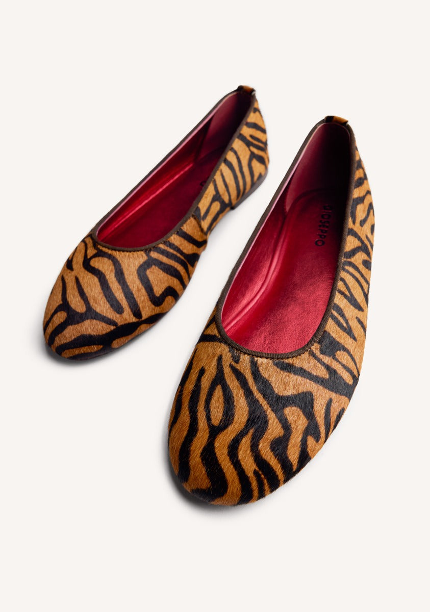 ANIMAL PRINT LEATHER BALLET FLATS CHOKIO
