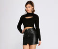 Chic Crop Top Cut Out con Collo Alto