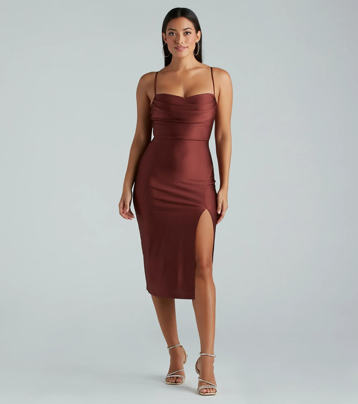 Abito Midi Elegante E Sinuoso Con Spacco Alto